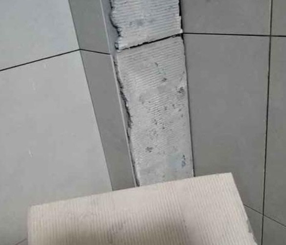 商丘瓷砖空鼓维修公司分享下厨房瓷砖脱落的补救措施。